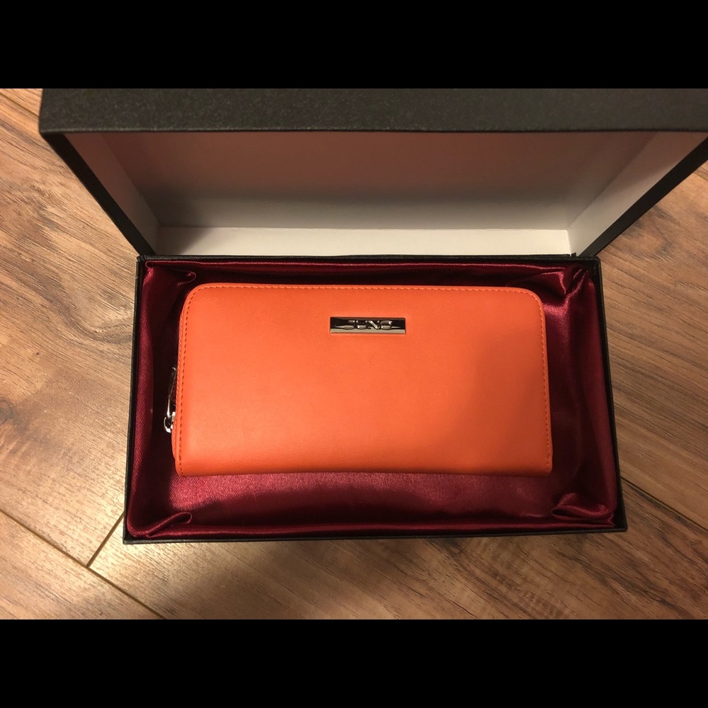 Brand New Juno Wallet